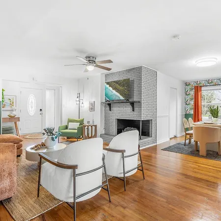 Venture Into A Spacious 5-Bedroom House With 5-Star Comfort In Downtown Raleigh